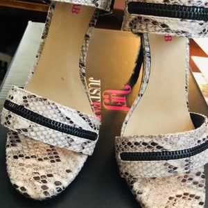 Strappy Snakeskin 🐍 stilettos